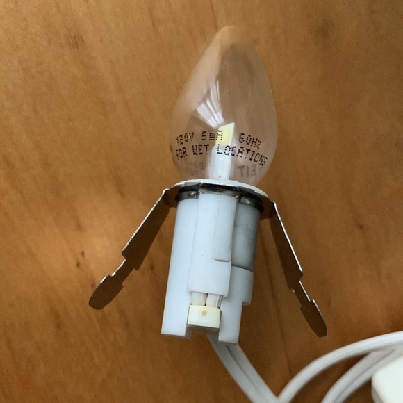 Darling Ceramic White Cat Nightlight (comes with plug + light) - Picture 4 of 16